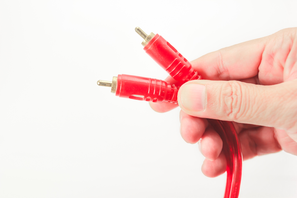 Por que você deve usar cabos RCA de alta qualidade para áudio automotivo
